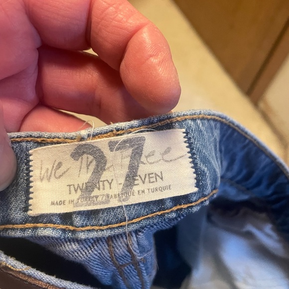 We are free distressed jeans brand new size 27 in young lady’s - Picture 4 of 4